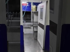 फैक्ट्री में रोजाना का काम ग्लास की बोतलों को स्प्रे करके पेंट करना