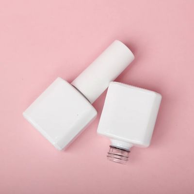 लंबे समय तक चलने वाले स्प्रे कोटिंग के साथ चिकनी 15ml खाली नेल पॉलिश बोतलें