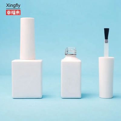 खाली 7ml नेल पॉलिश बोतल कॉस्मेटिक पैकेजिंग कस्टम टोपी रंग